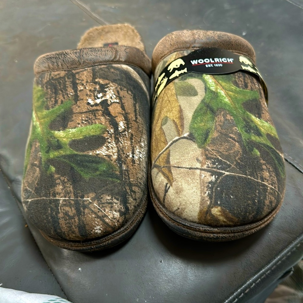 Retro camo slippers. Brand ew. Never worn.